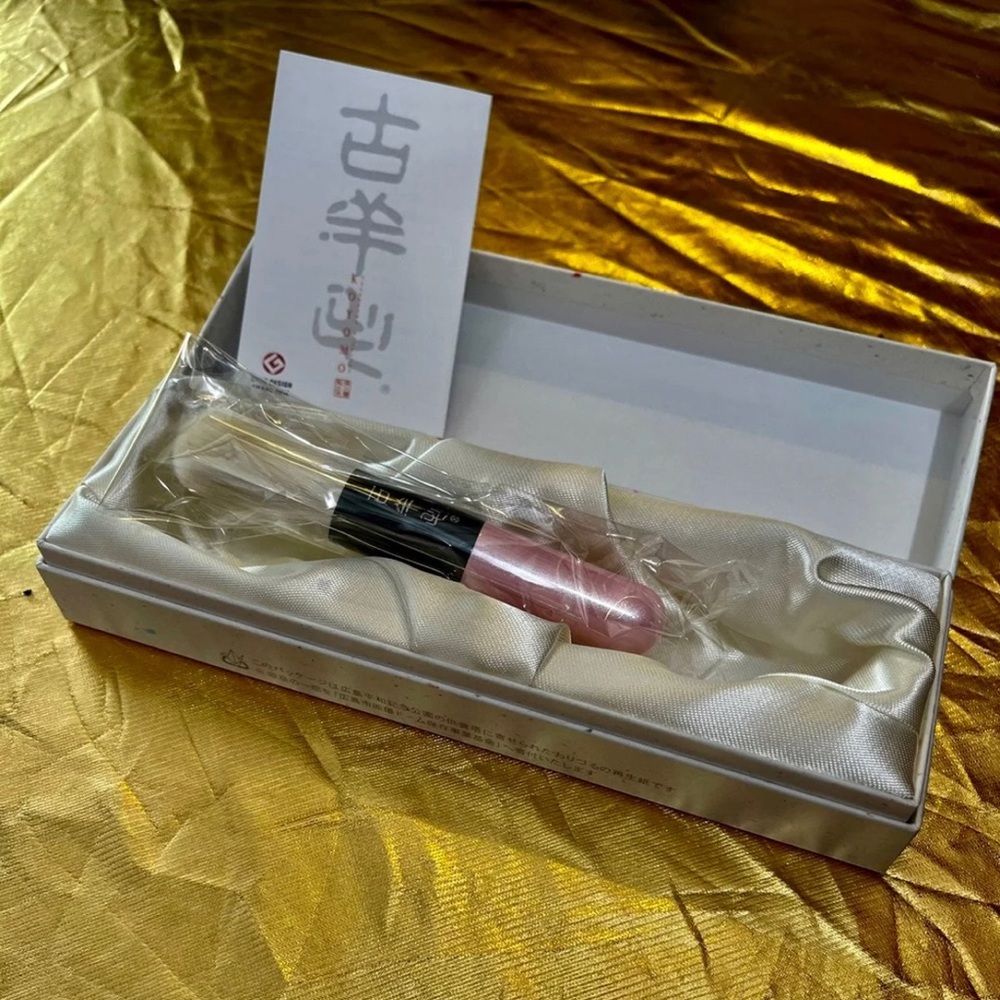 Cheek brush